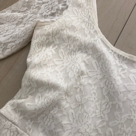 Creme Lace Abercrombie dress - Picture 4 of 4
